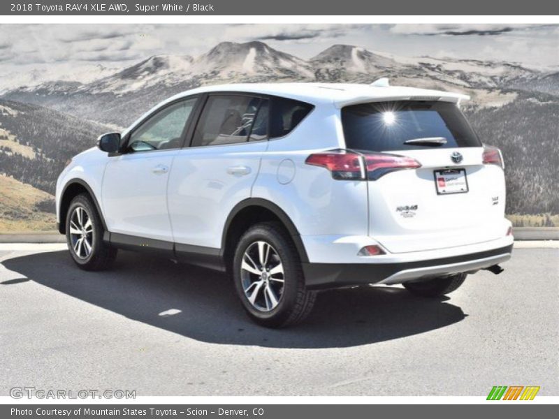 Super White / Black 2018 Toyota RAV4 XLE AWD