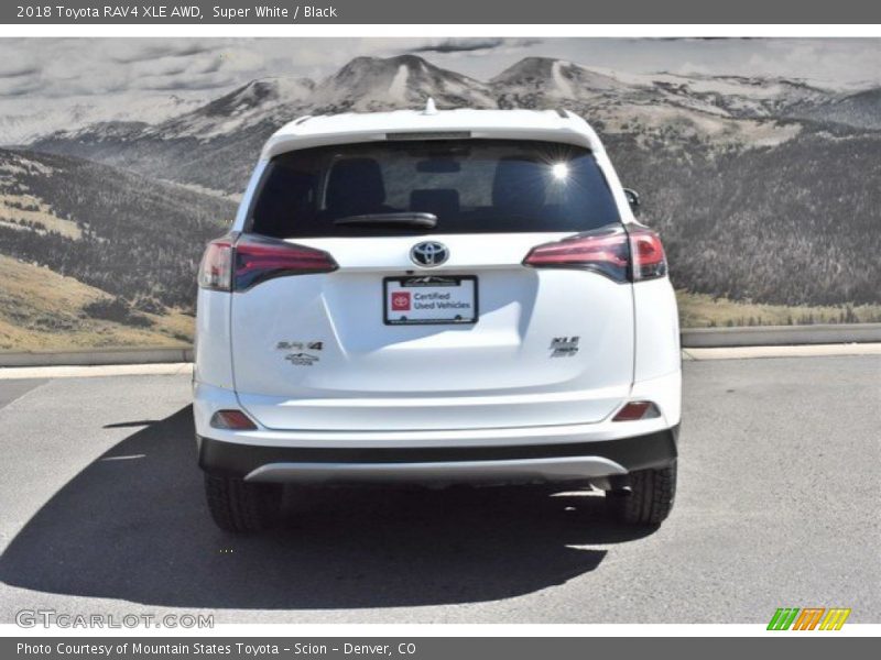 Super White / Black 2018 Toyota RAV4 XLE AWD