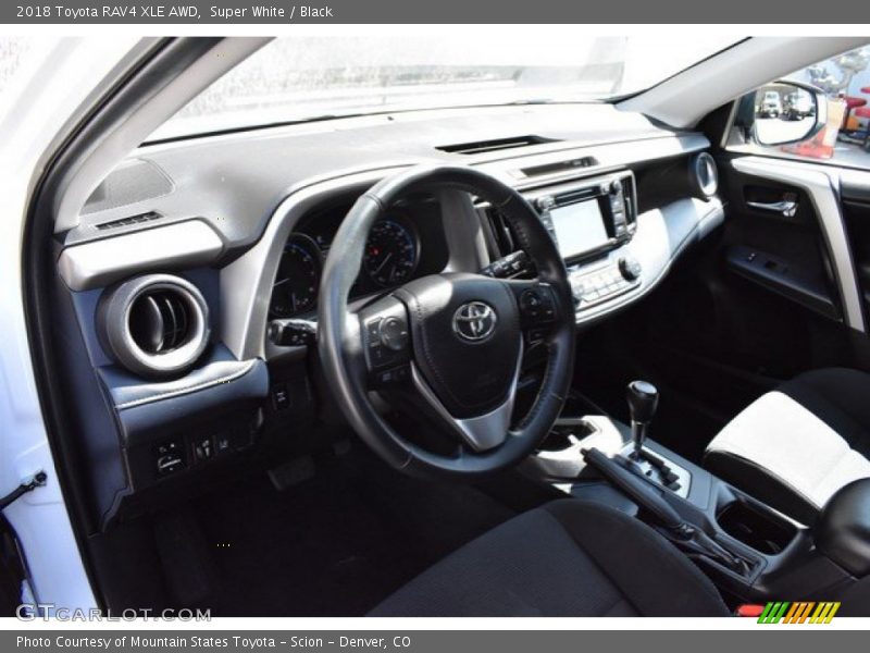 Super White / Black 2018 Toyota RAV4 XLE AWD