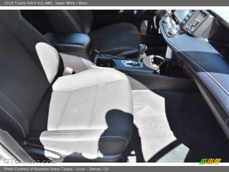 Super White / Black 2018 Toyota RAV4 XLE AWD
