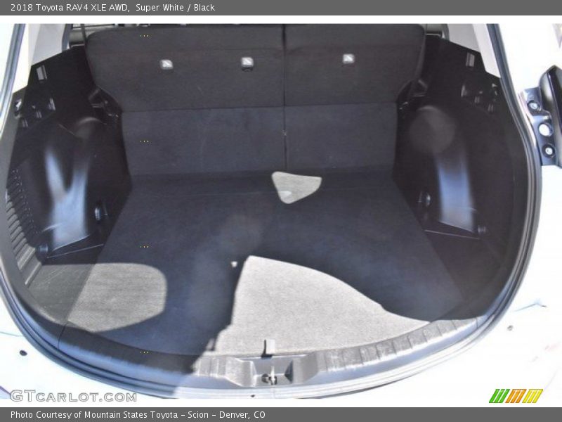 Super White / Black 2018 Toyota RAV4 XLE AWD