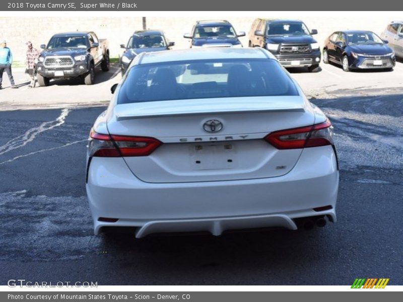 Super White / Black 2018 Toyota Camry SE