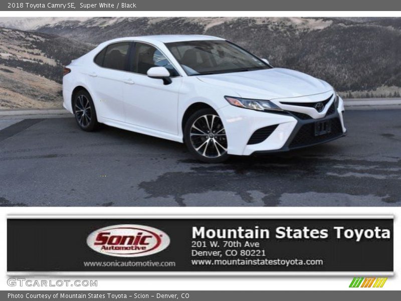 Super White / Black 2018 Toyota Camry SE