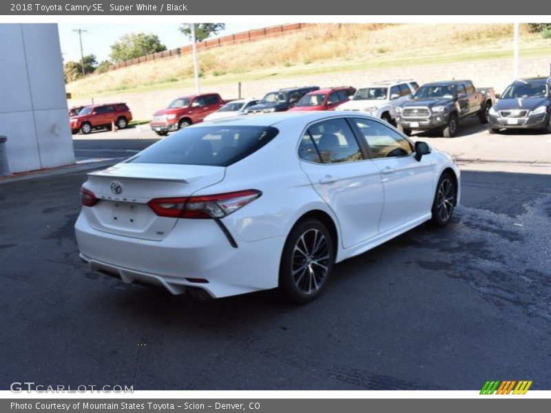 Super White / Black 2018 Toyota Camry SE