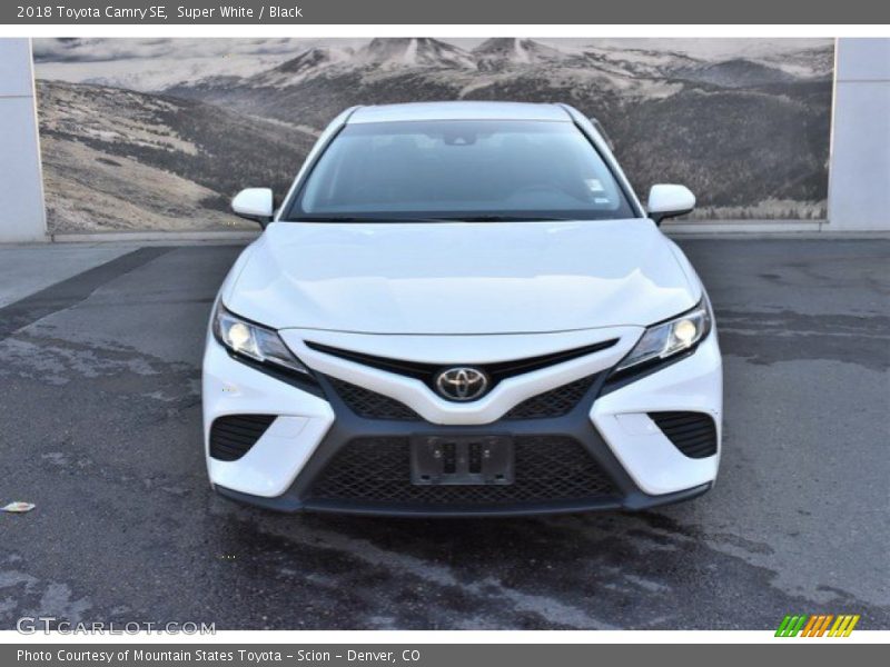 Super White / Black 2018 Toyota Camry SE