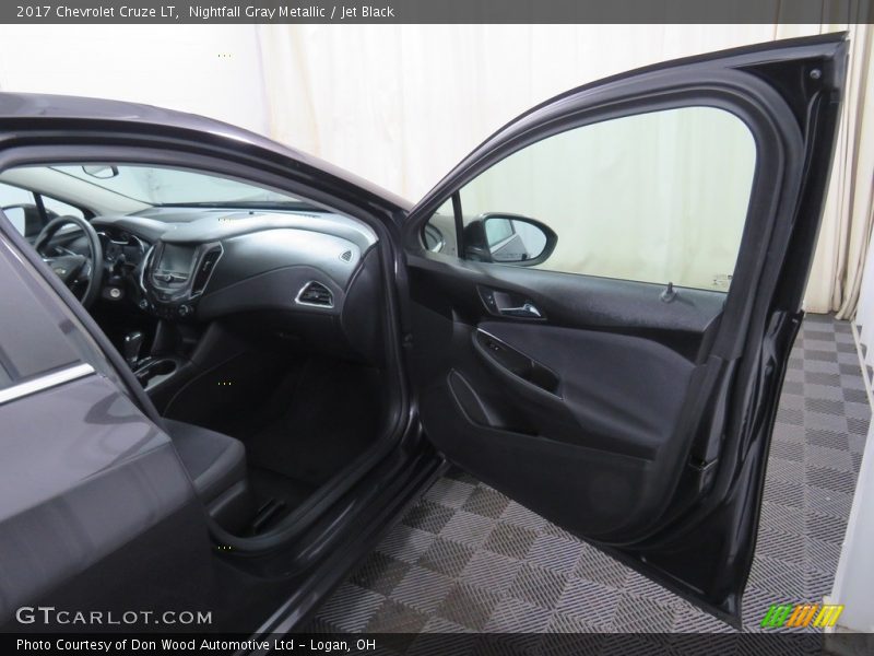 Nightfall Gray Metallic / Jet Black 2017 Chevrolet Cruze LT