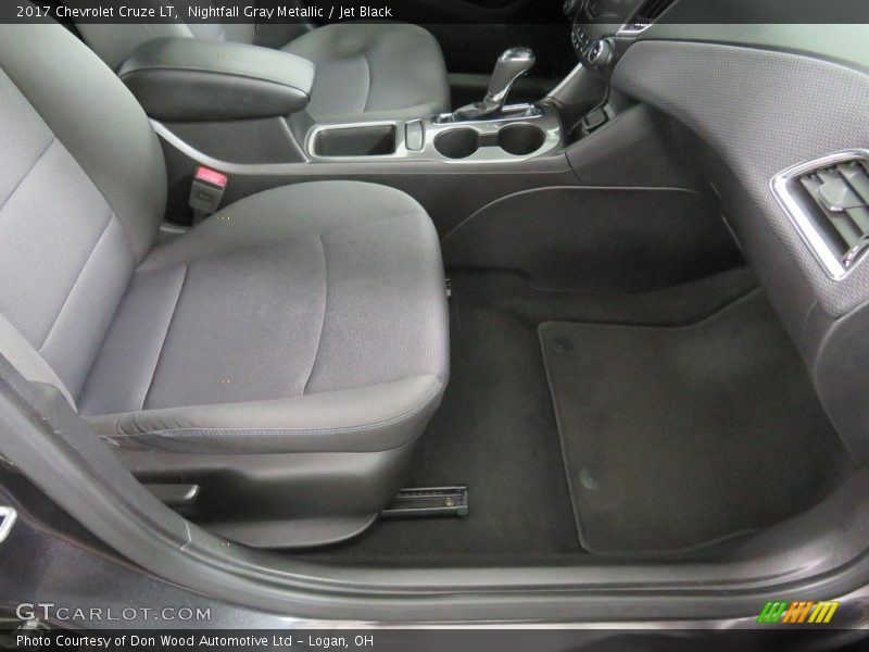 Nightfall Gray Metallic / Jet Black 2017 Chevrolet Cruze LT