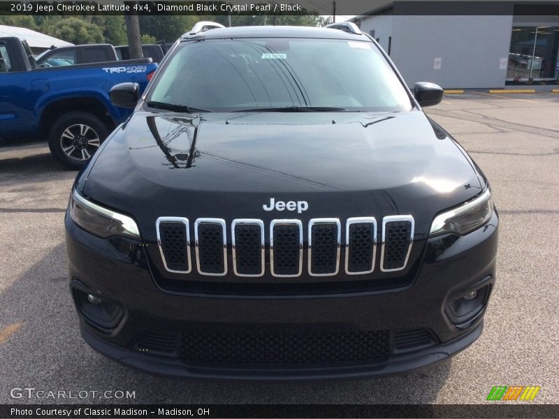 Diamond Black Crystal Pearl / Black 2019 Jeep Cherokee Latitude 4x4