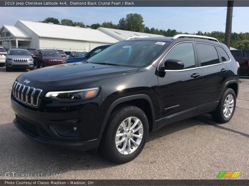 Diamond Black Crystal Pearl / Black 2019 Jeep Cherokee Latitude 4x4