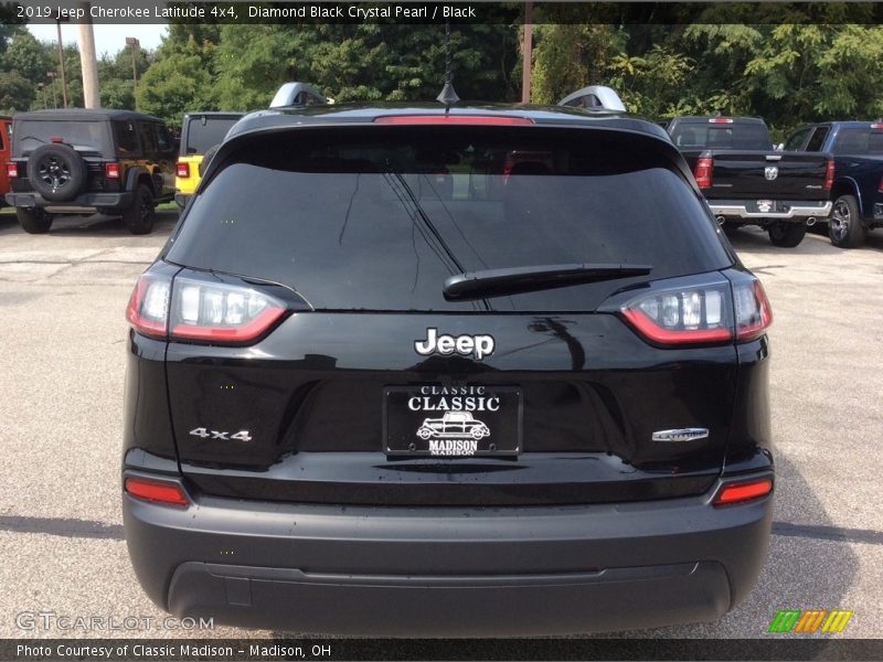 Diamond Black Crystal Pearl / Black 2019 Jeep Cherokee Latitude 4x4