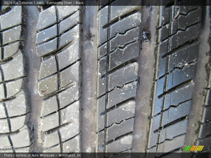 Everlasting Silver / Black 2020 Kia Telluride S AWD