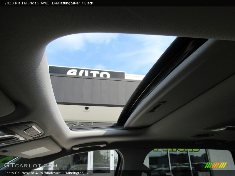 Everlasting Silver / Black 2020 Kia Telluride S AWD