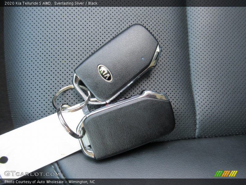 Everlasting Silver / Black 2020 Kia Telluride S AWD