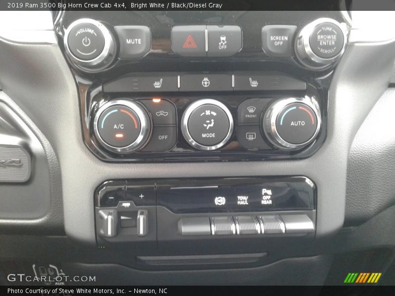 Bright White / Black/Diesel Gray 2019 Ram 3500 Big Horn Crew Cab 4x4