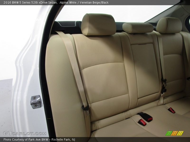 Alpine White / Venetian Beige/Black 2016 BMW 5 Series 528i xDrive Sedan