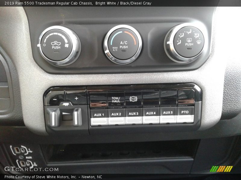 Controls of 2019 5500 Tradesman Regular Cab Chassis