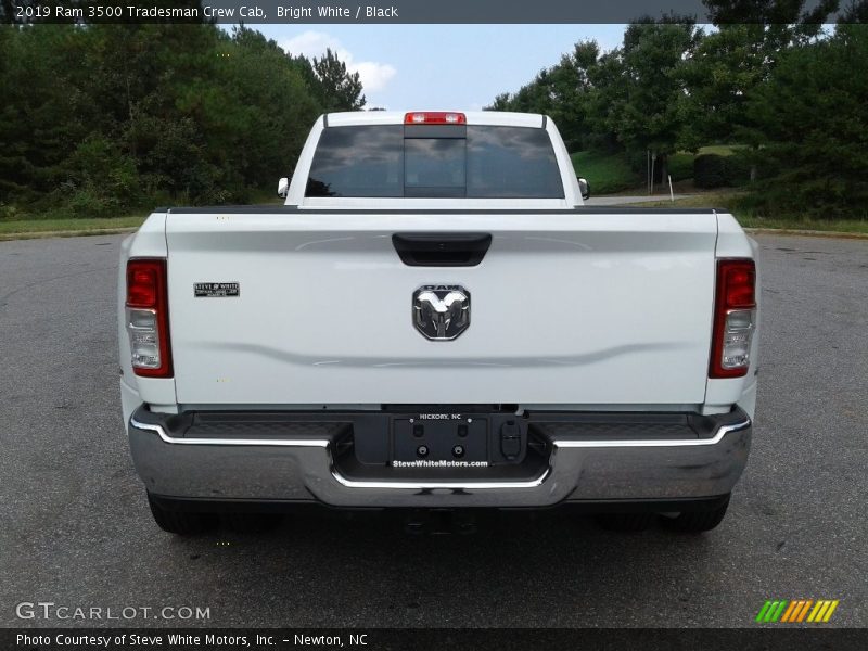 Bright White / Black 2019 Ram 3500 Tradesman Crew Cab