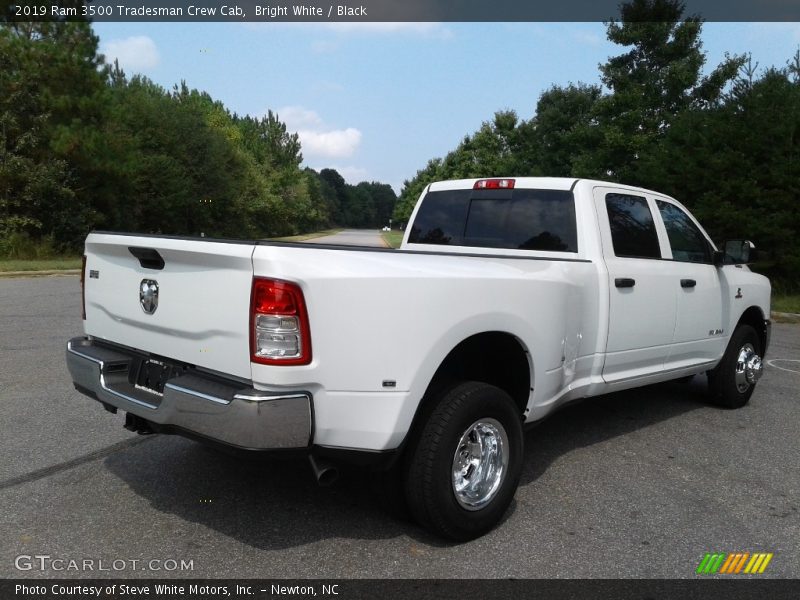 Bright White / Black 2019 Ram 3500 Tradesman Crew Cab