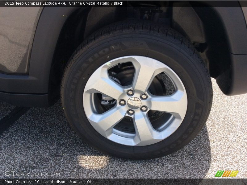 Granite Crystal Metallic / Black 2019 Jeep Compass Latitude 4x4