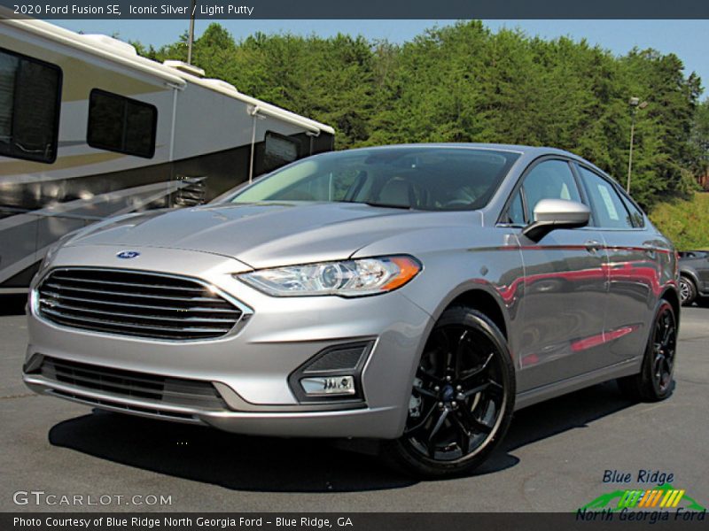 Iconic Silver / Light Putty 2020 Ford Fusion SE