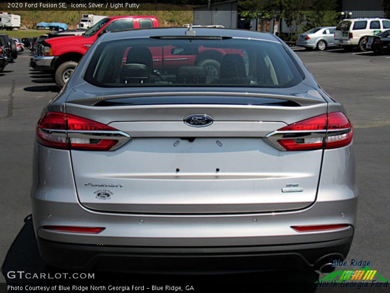 Iconic Silver / Light Putty 2020 Ford Fusion SE