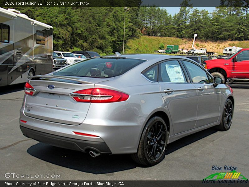 Iconic Silver / Light Putty 2020 Ford Fusion SE