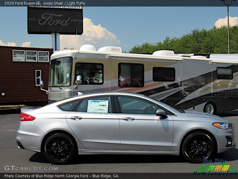 Iconic Silver / Light Putty 2020 Ford Fusion SE