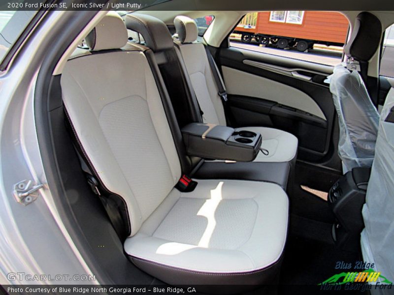 Iconic Silver / Light Putty 2020 Ford Fusion SE