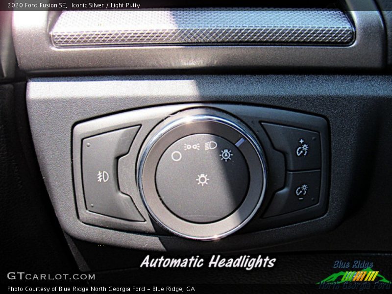 Iconic Silver / Light Putty 2020 Ford Fusion SE