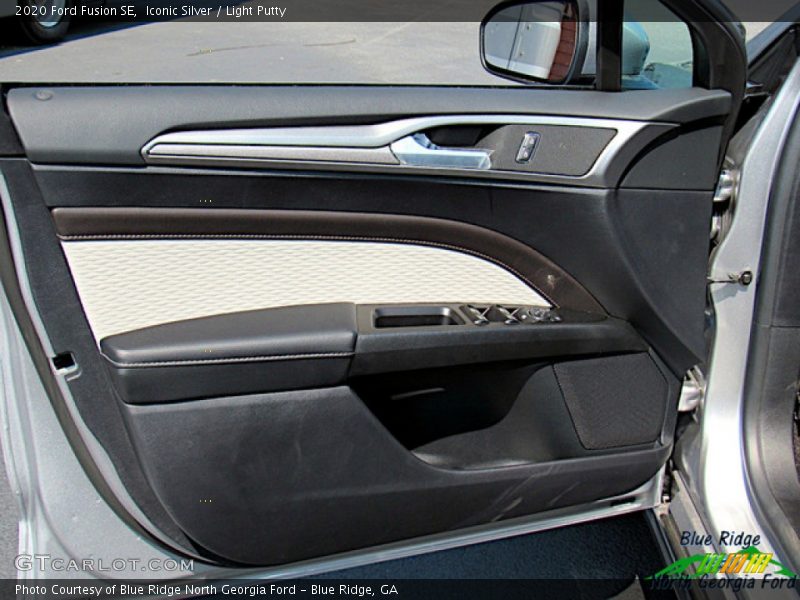 Iconic Silver / Light Putty 2020 Ford Fusion SE