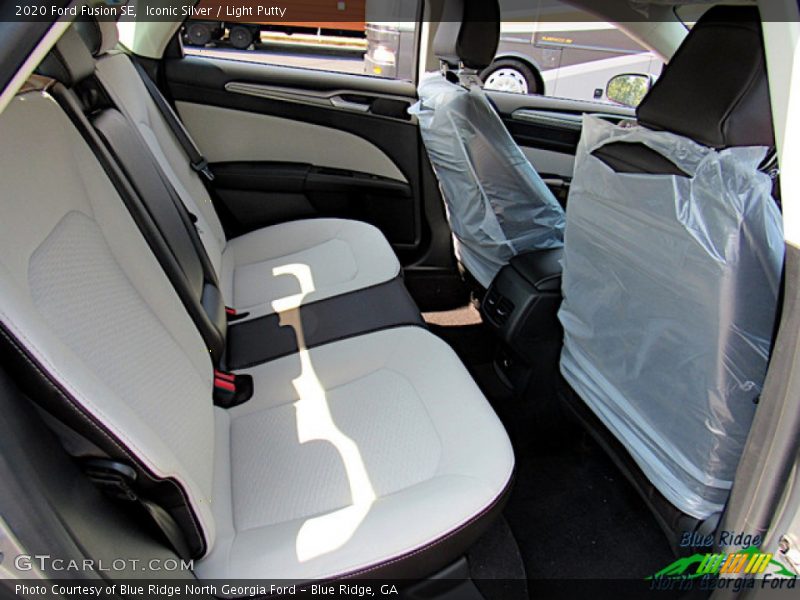 Iconic Silver / Light Putty 2020 Ford Fusion SE