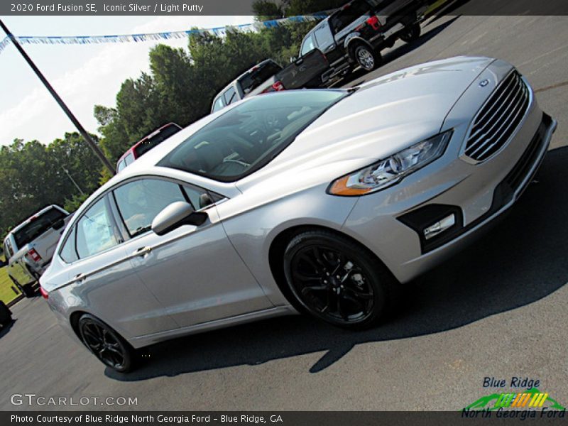 Iconic Silver / Light Putty 2020 Ford Fusion SE