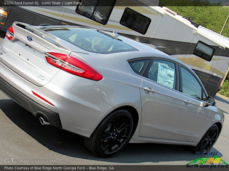 Iconic Silver / Light Putty 2020 Ford Fusion SE