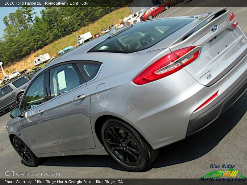 Iconic Silver / Light Putty 2020 Ford Fusion SE