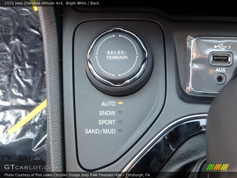Bright White / Black 2020 Jeep Cherokee Altitude 4x4