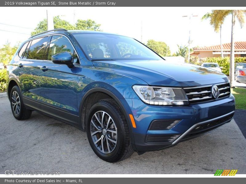 Front 3/4 View of 2019 Tiguan SE