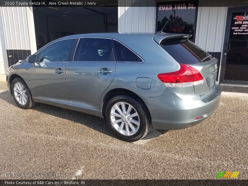 Aloe Green Metallic / Ivory 2010 Toyota Venza I4