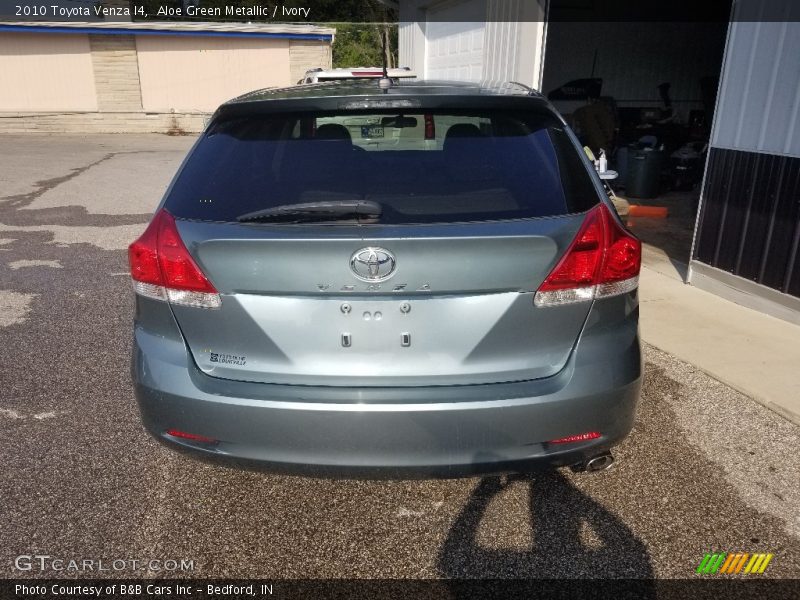Aloe Green Metallic / Ivory 2010 Toyota Venza I4