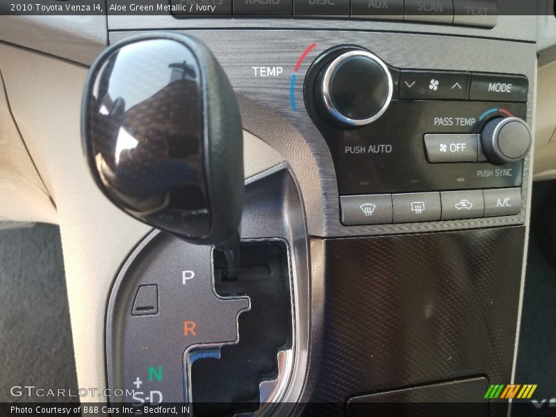 Aloe Green Metallic / Ivory 2010 Toyota Venza I4