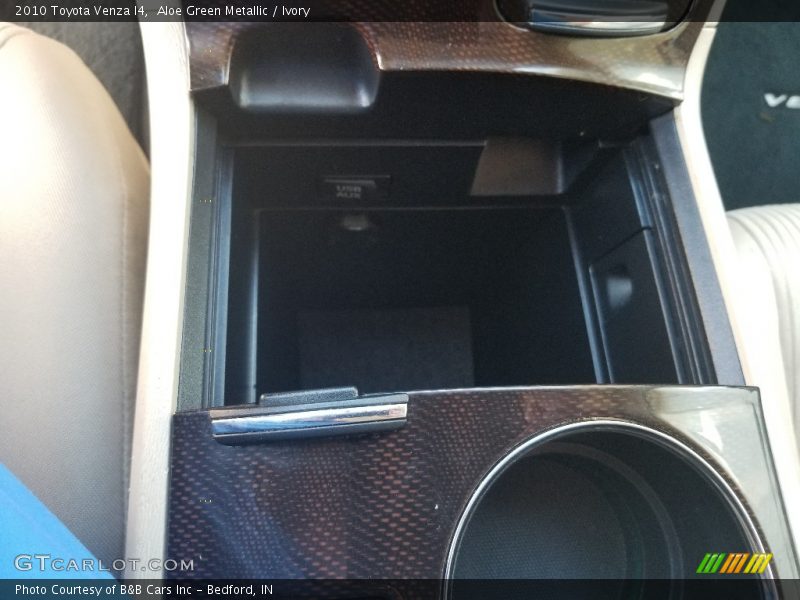 Aloe Green Metallic / Ivory 2010 Toyota Venza I4