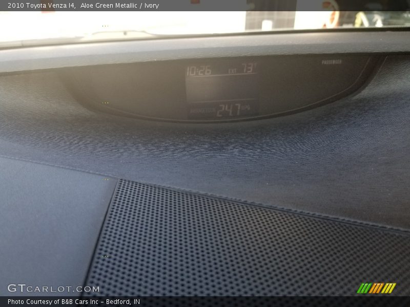 Aloe Green Metallic / Ivory 2010 Toyota Venza I4