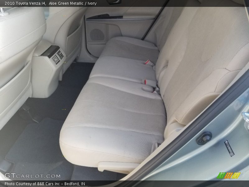 Aloe Green Metallic / Ivory 2010 Toyota Venza I4