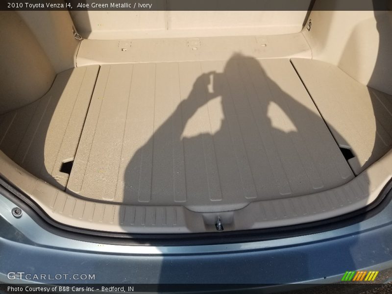 Aloe Green Metallic / Ivory 2010 Toyota Venza I4