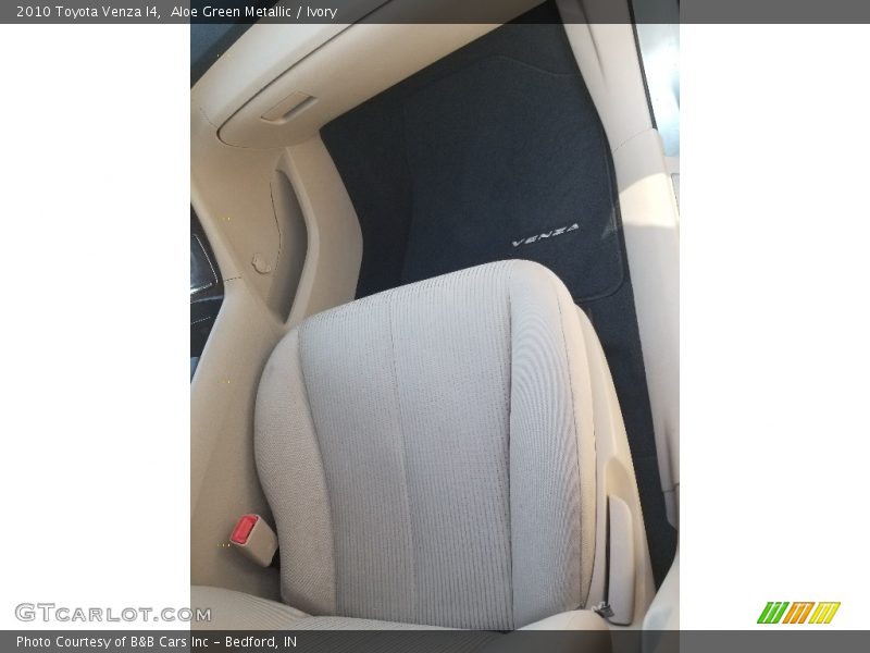 Aloe Green Metallic / Ivory 2010 Toyota Venza I4