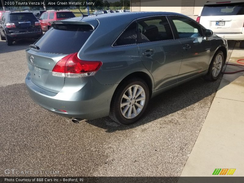 Aloe Green Metallic / Ivory 2010 Toyota Venza I4