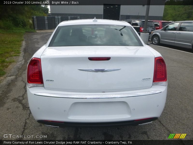Bright White / Black 2019 Chrysler 300 Limited AWD