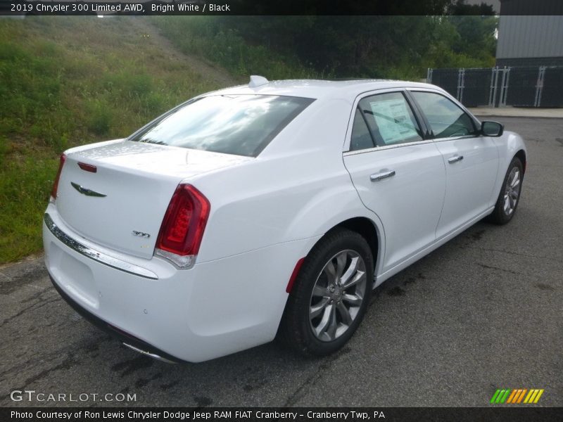 Bright White / Black 2019 Chrysler 300 Limited AWD