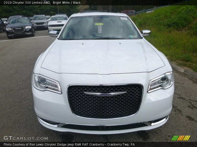 Bright White / Black 2019 Chrysler 300 Limited AWD