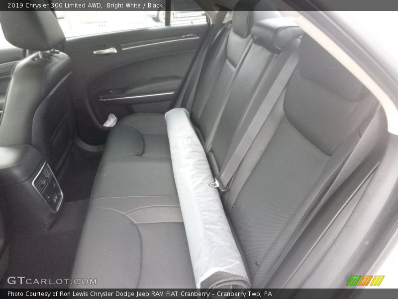 Bright White / Black 2019 Chrysler 300 Limited AWD
