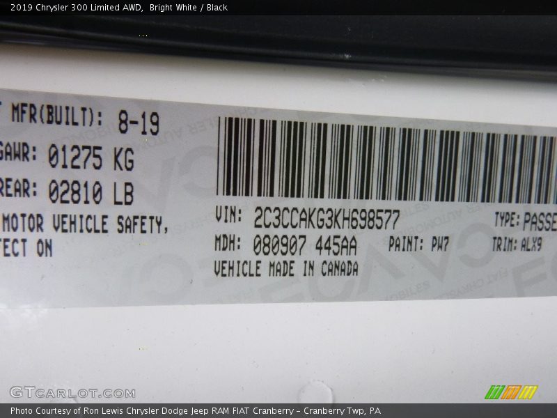 Bright White / Black 2019 Chrysler 300 Limited AWD